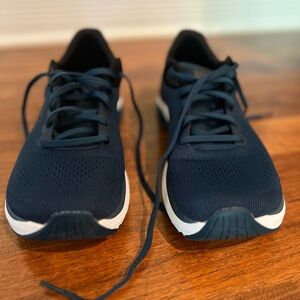 Brand new Men's Topo Ultrafly 4 Size 10.5